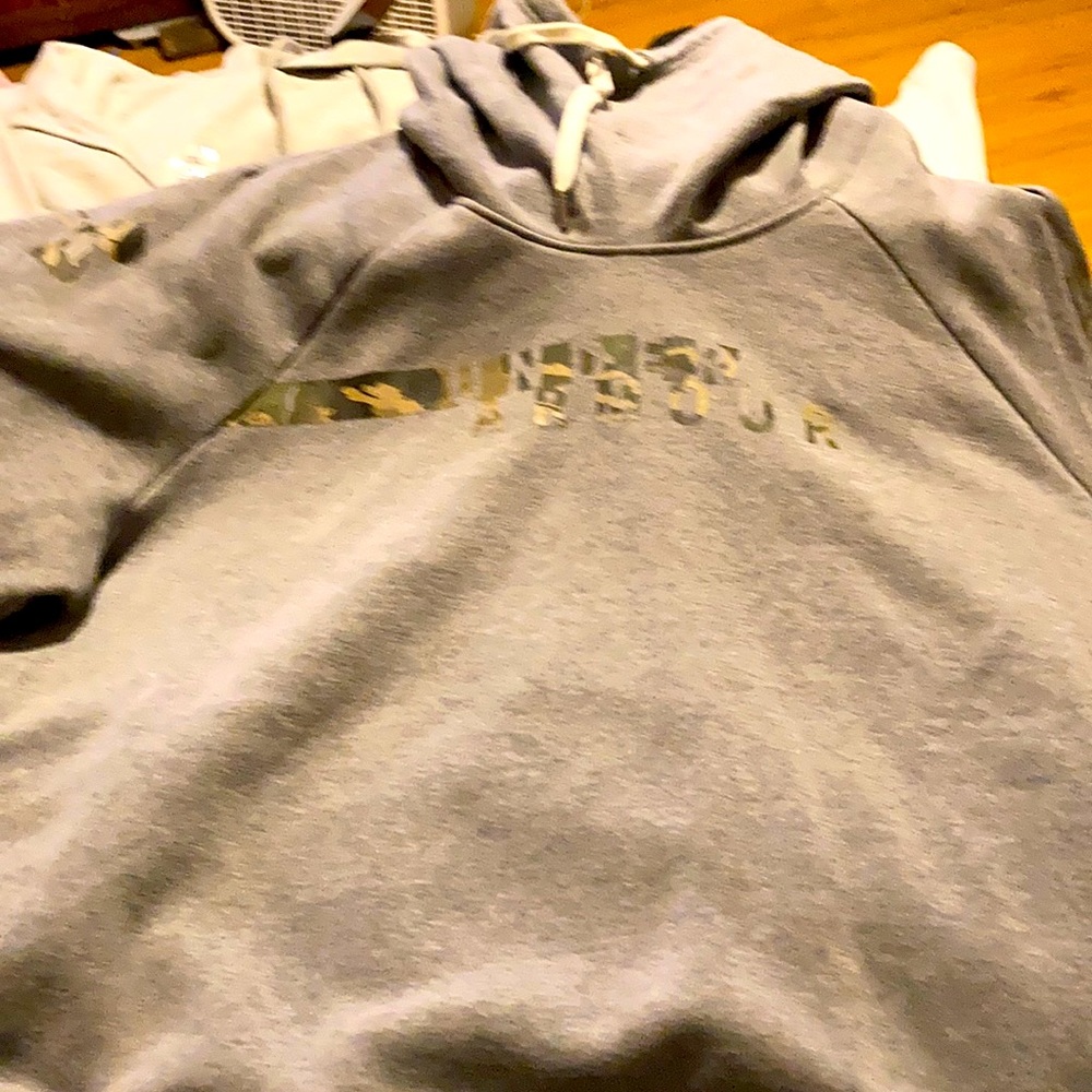 Under Armour sweatshirt